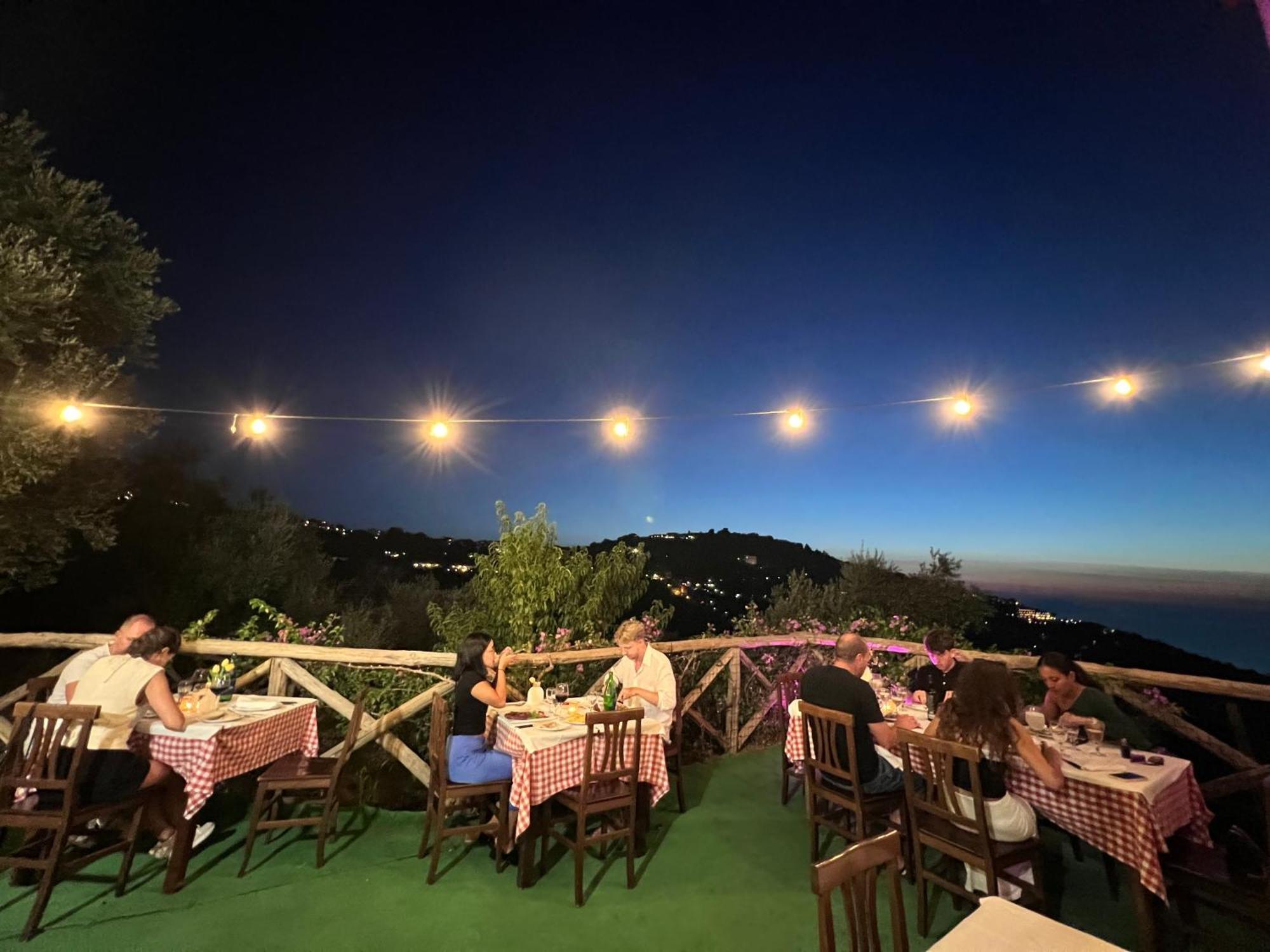 Вилла Agriturismo Le Grottelle Сант-Агата-суи-Дуэ-Гольфи Экстерьер фото